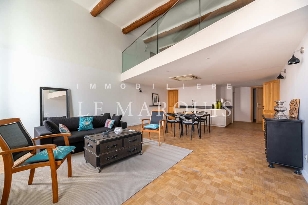 Séjour de 51 m2 avec cuisine américaine