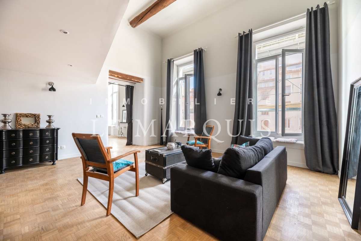 De grandes ouvertures permettent une belle luminosité