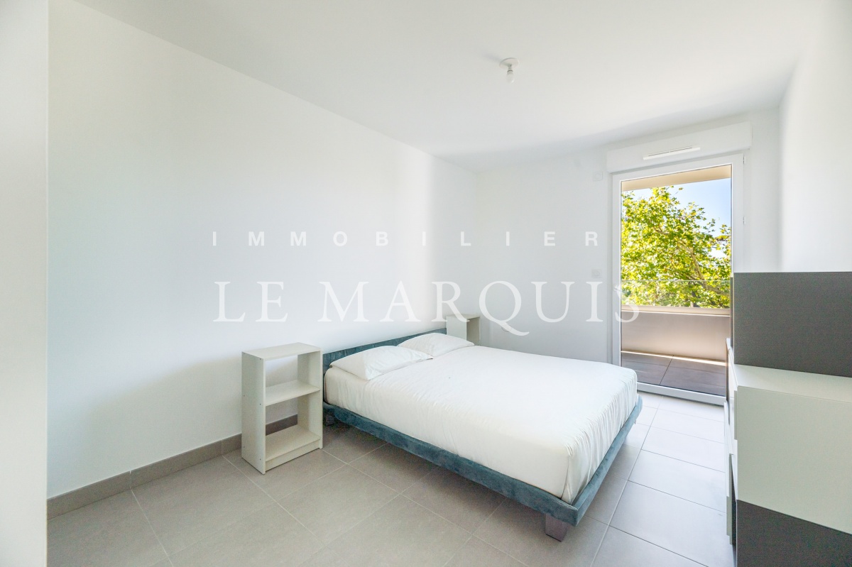 La chambre au calme est ouverte également sur la terrasse