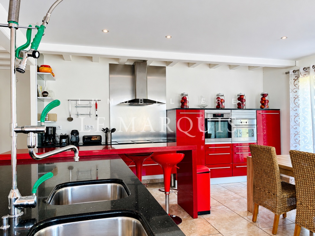 Très belle cuisine pour une vie conviviale
