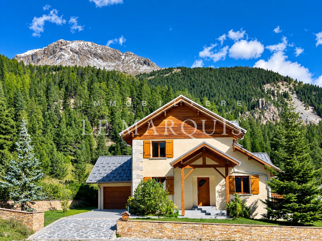 Confortable maison T7 de 172 m2 sur un terrain de 534 m2 dans un environnement naturel authentique préservé