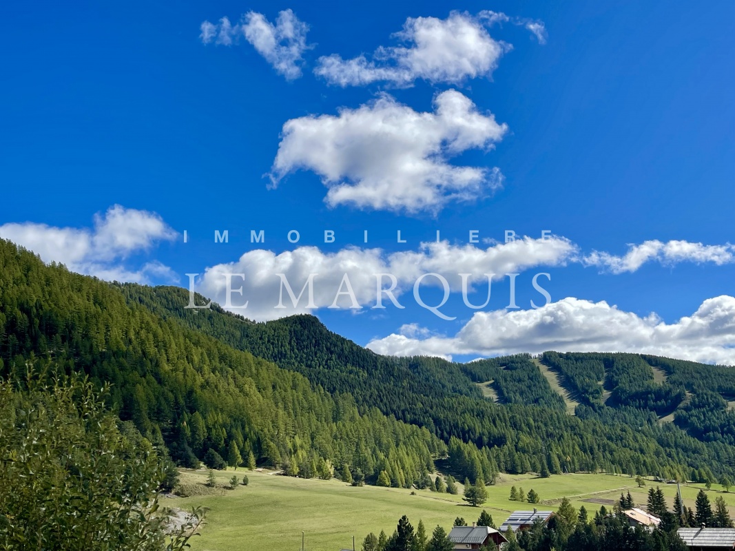Vue de la terrasse sur toute la vallée d'Arvieux