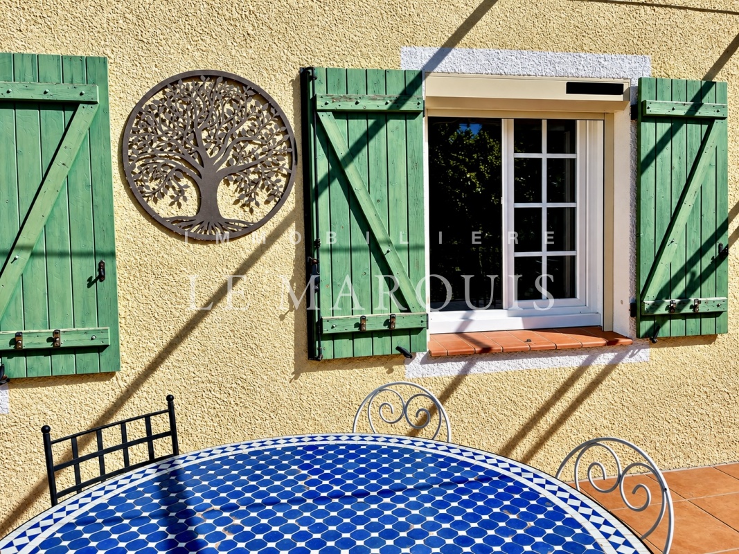 Au coeur de la Provence Verte, dans le charmant et pittoresque village de Tavernes