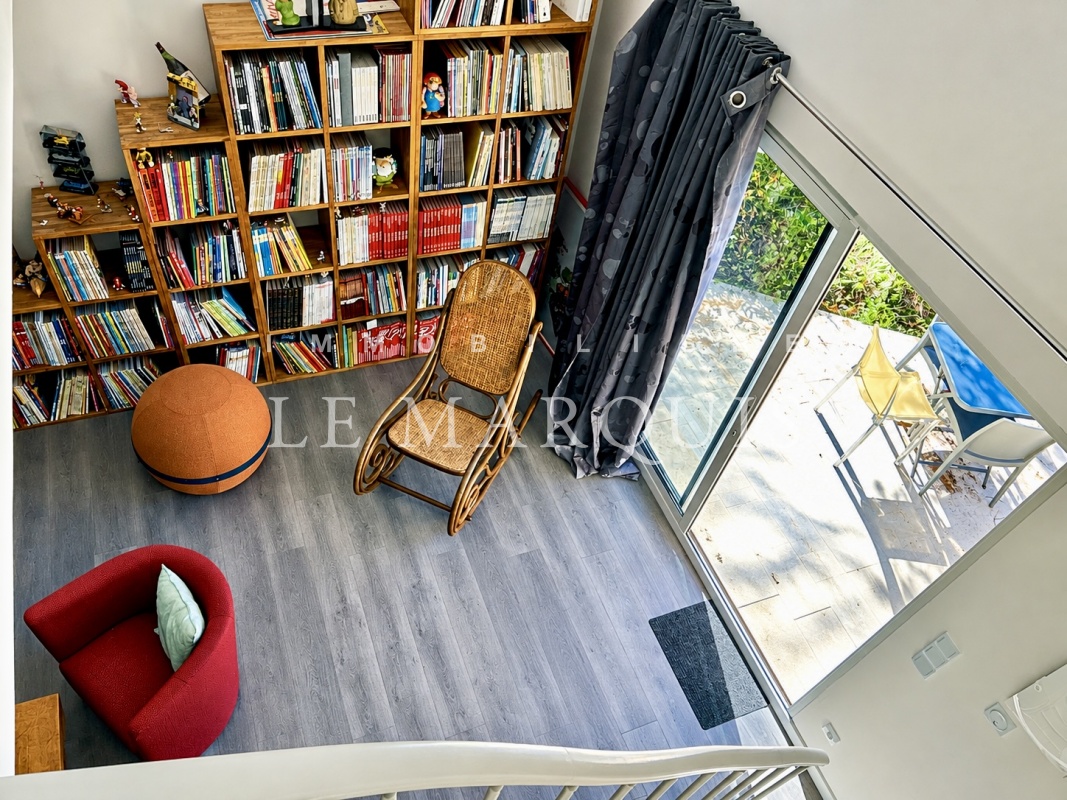 Belle pièce de vie de 28 m2 de l'appartement ouvert sur sa terrasse plein Sud