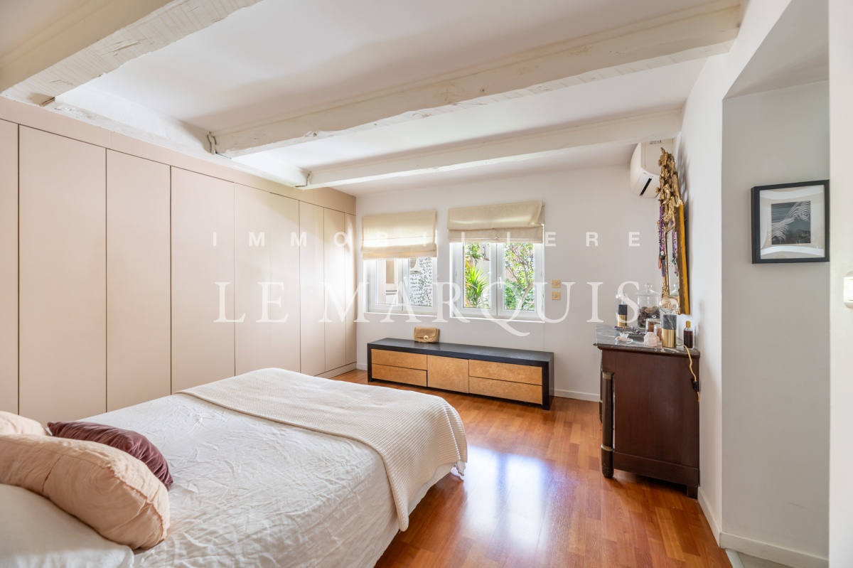 Chambre parentale avec nombreux rangements