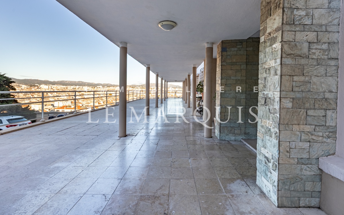 Résidence sécurisée avec gardien