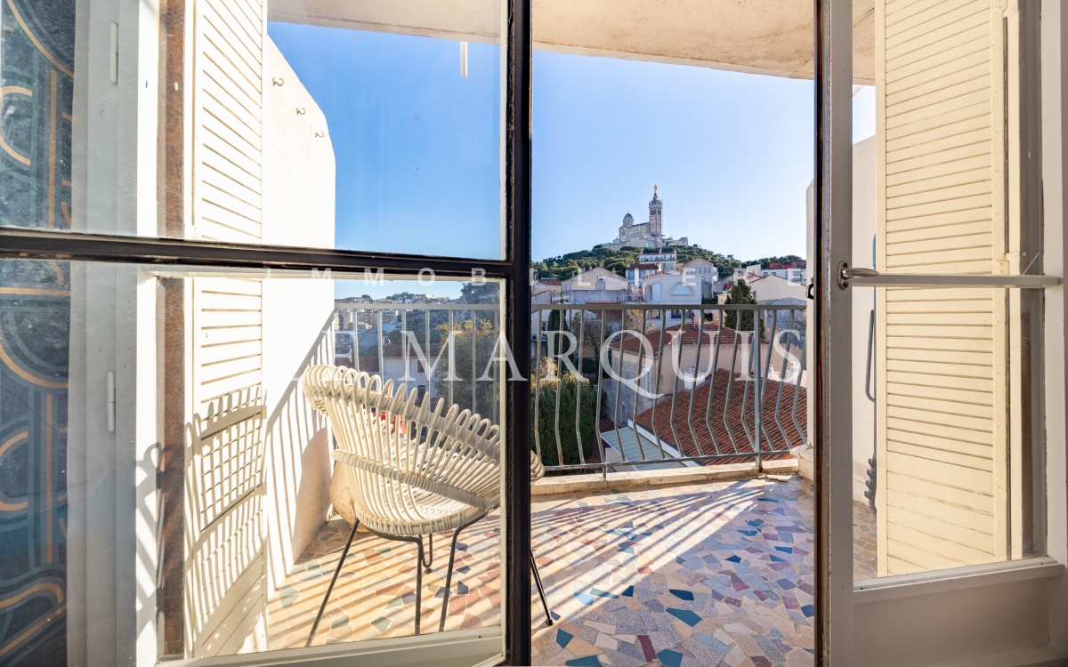 Un balcon permet de déjeuner au calme et sans vis-à-vis