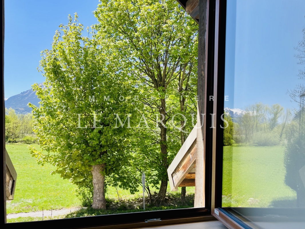 Les 2 chambres ouvrent sur une nature arborée apaisante