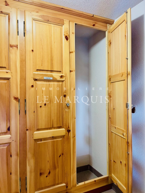 Placard individuel à l’étage en face de l’appartement