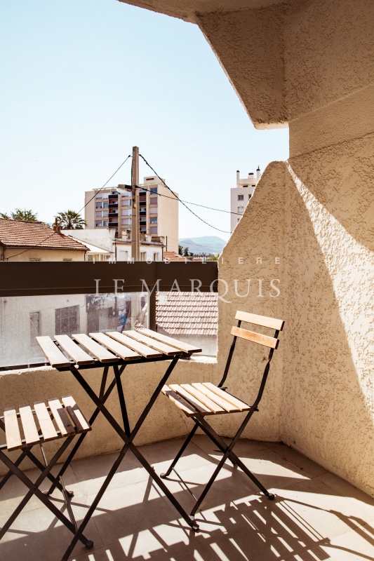 Le confort d'un balcon bien orienté et au calme 