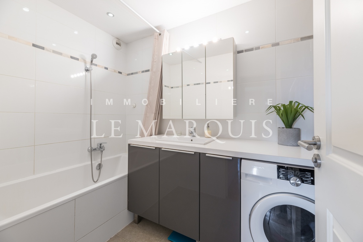 Salle de bain contemporaine