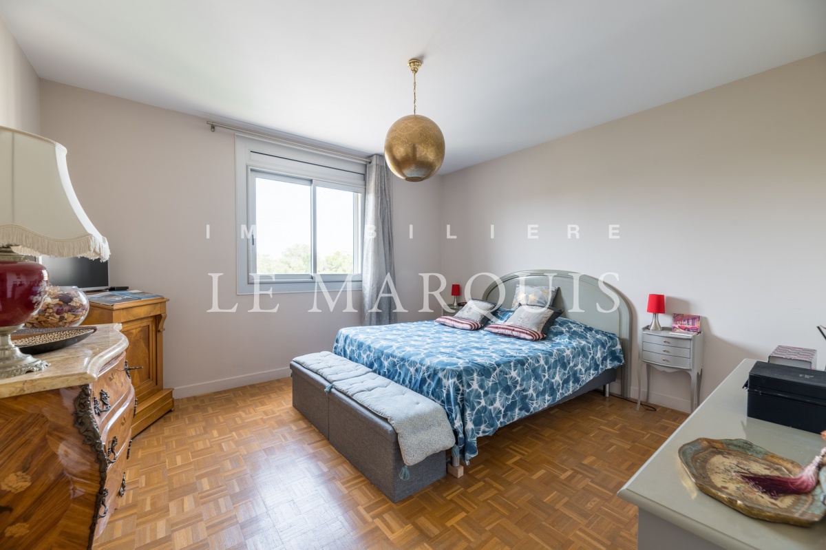 Grande chambre lumineuse