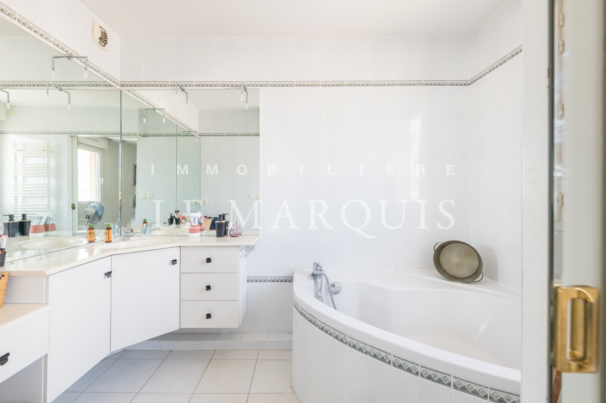 Salle de bain de la suite parentale