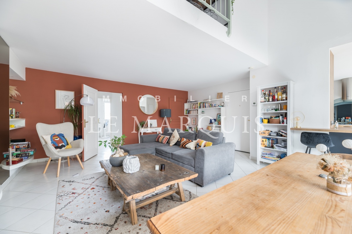 En dernier étage, bel appartement lumineux