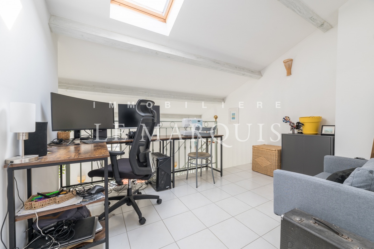 Un espace "bureau" a été aménagé à l'étage