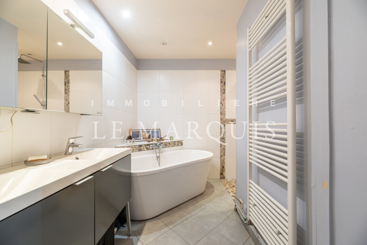 Salle de bain contemporaine