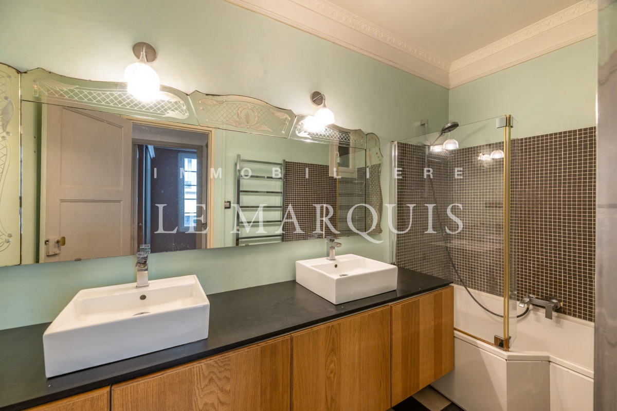 Salle de bain contemporaine