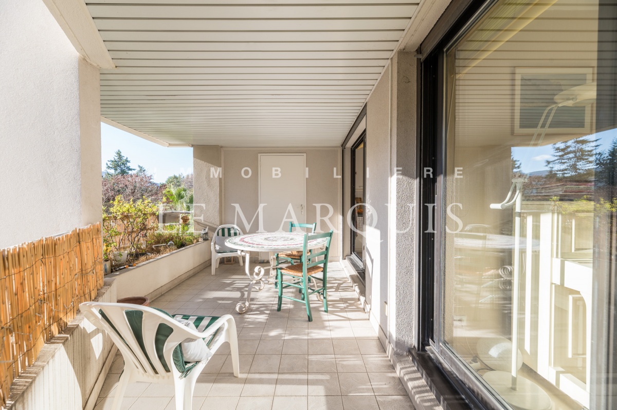 Agréable terrasse exposée au Sud