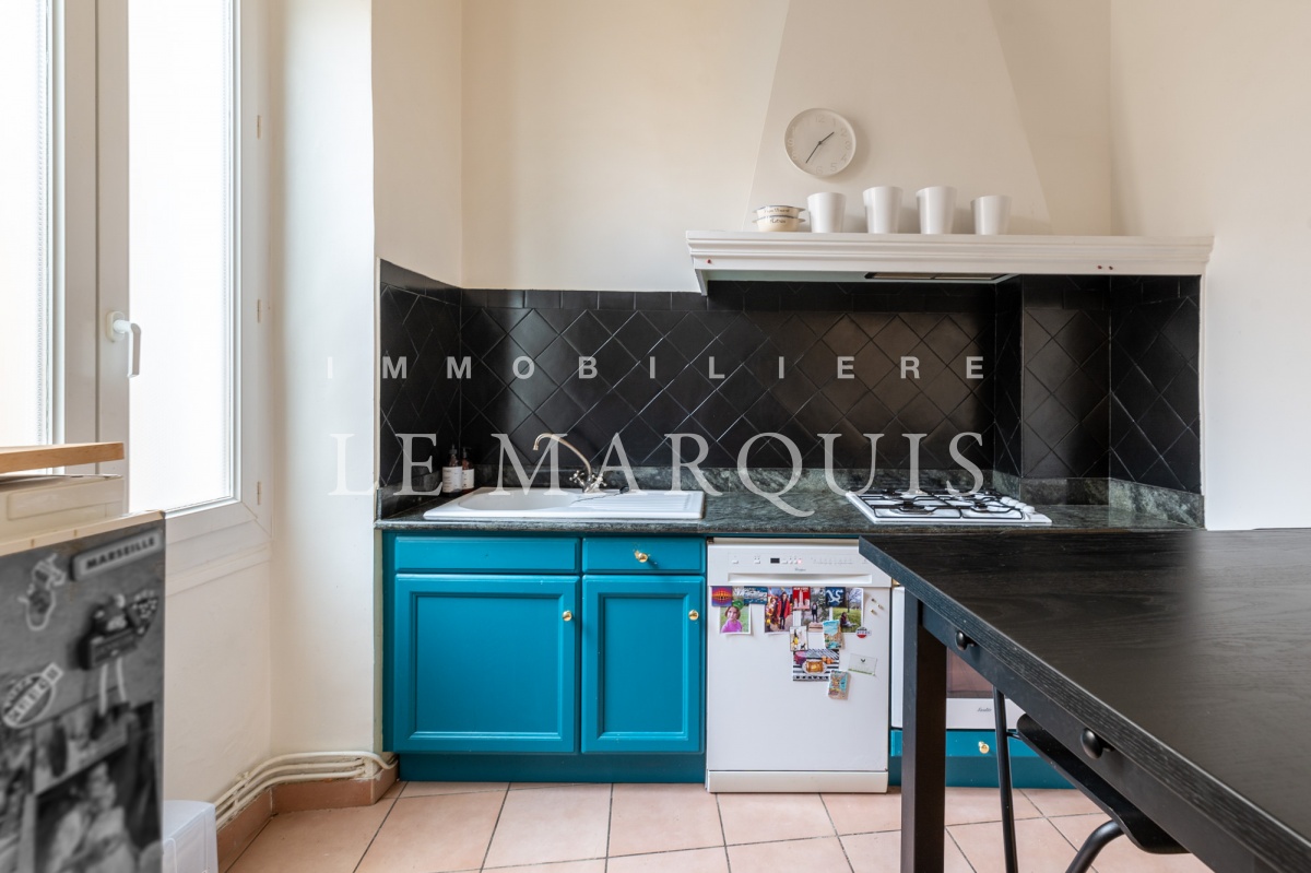 Cuisine séparée avec espace dînatoire 
