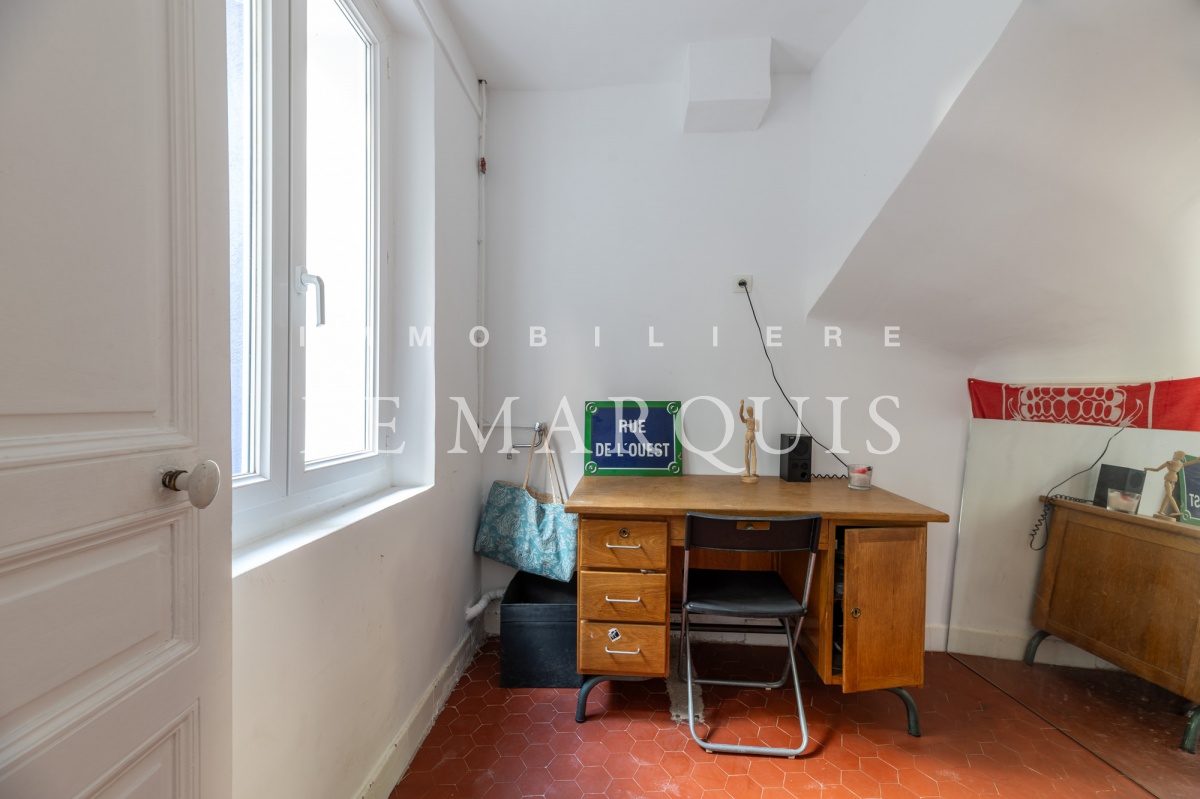 Bureau pouvant être transformé en cinquième chambre