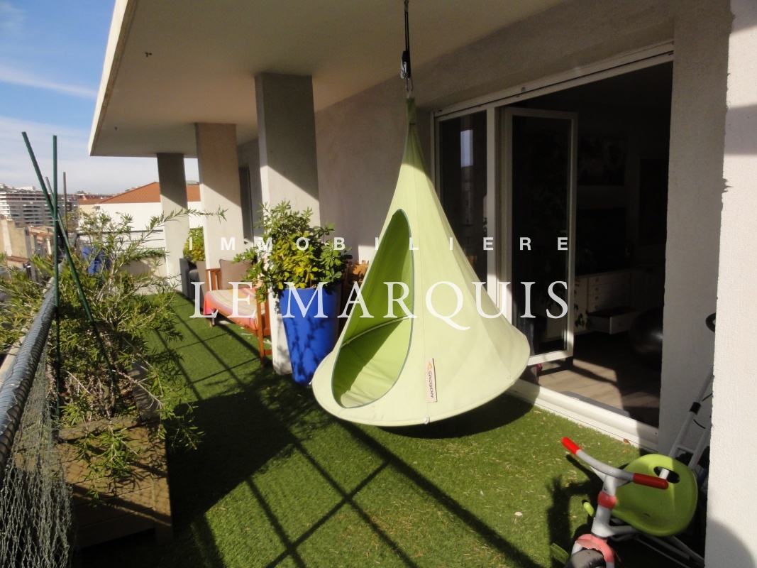 Terrasse en U avec expositions Est, Sud et Ouest