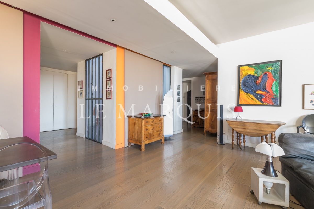 Les différentes pièces de l’appartement tournent autour d’un puit de lumière