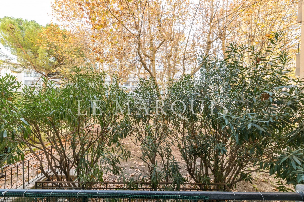 Vue sur le jardin de l'appartement