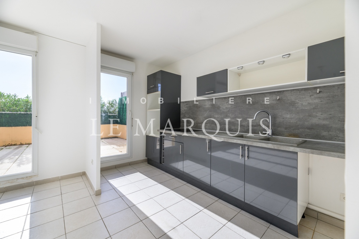 Nombreux rangements dans l'appartement