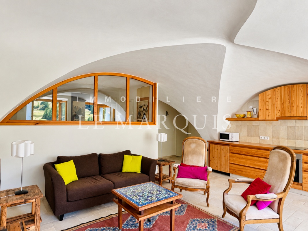 Très belle rénovation, équilibre harmonieux entre tradition et contemporain