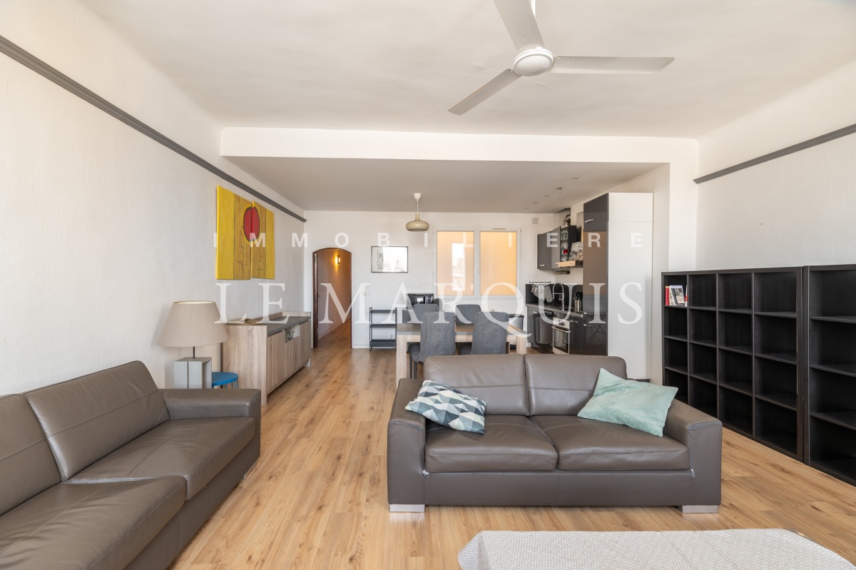 Parquet dans toutes les pièces de l'appartement