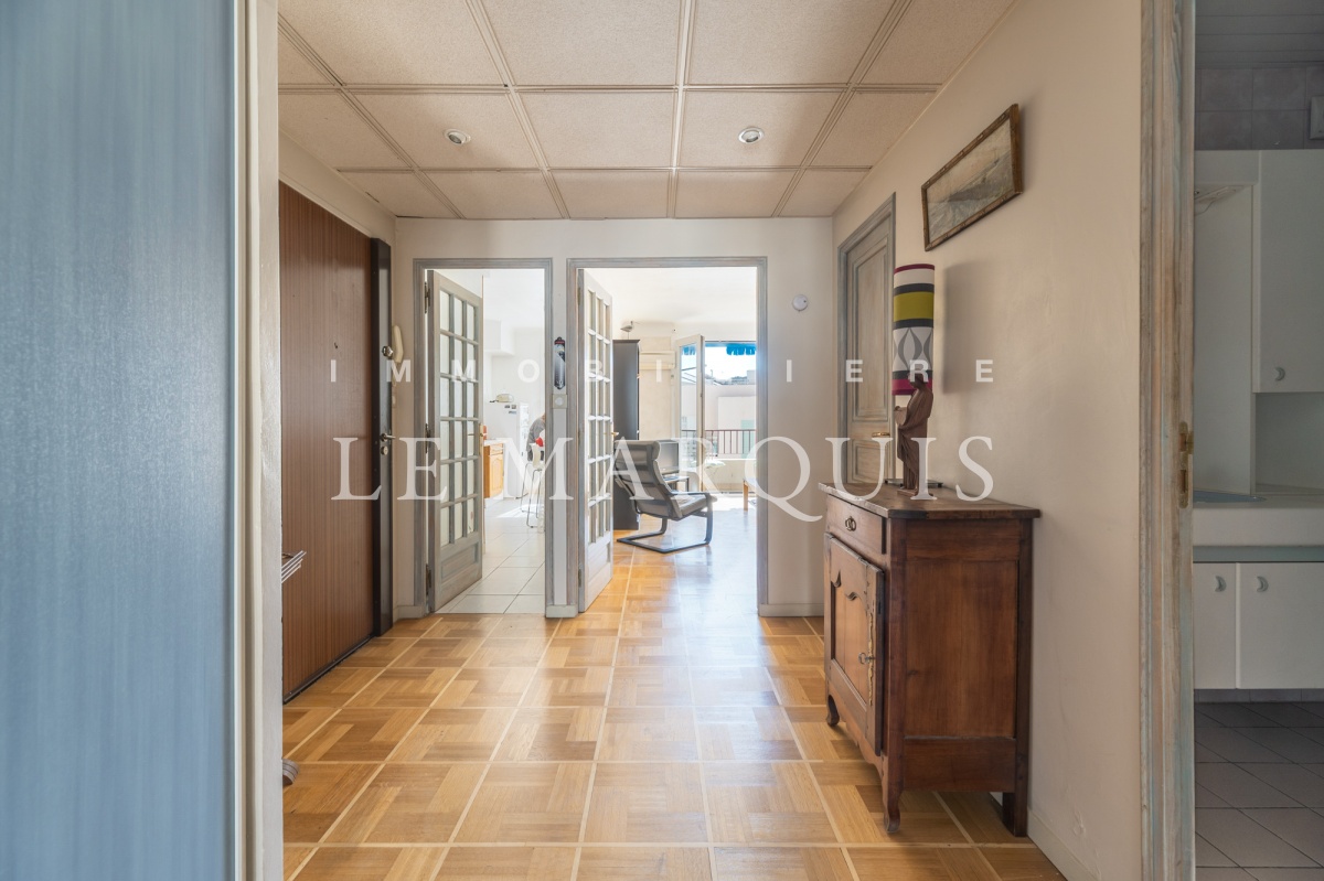 Appartement traversant, lumineux et bien distribué