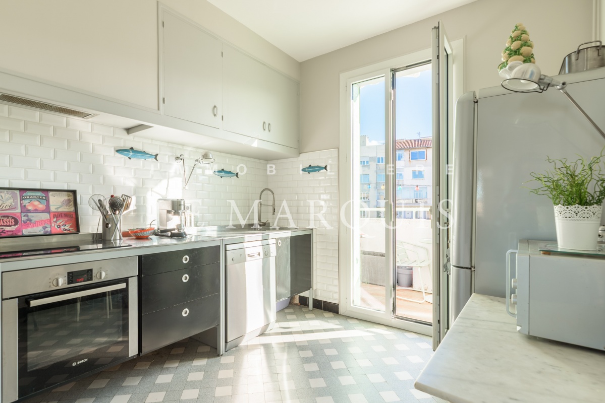 Cuisine équipée avec rangements