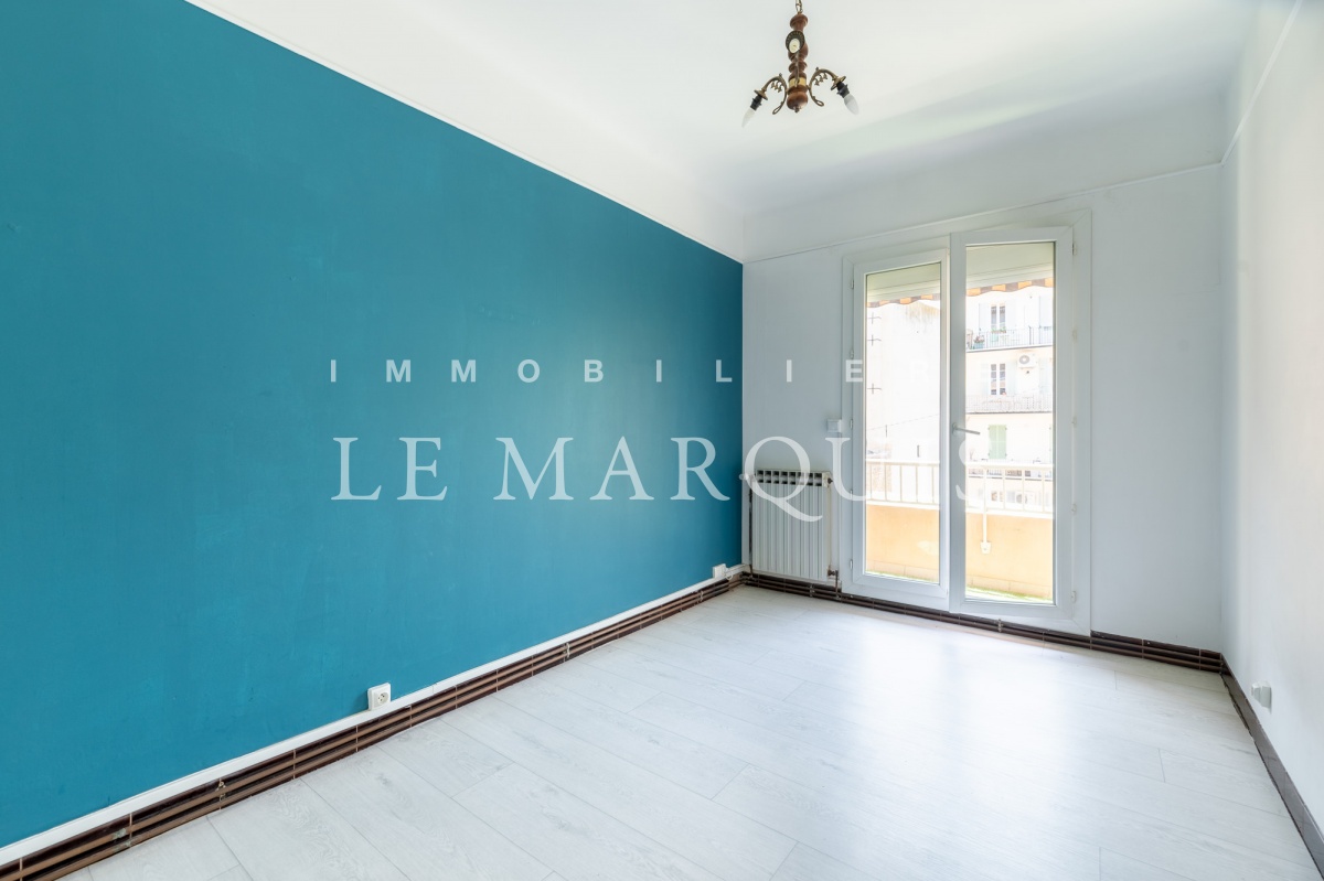 Deux chambres sont ouvertes sur le grand balcon