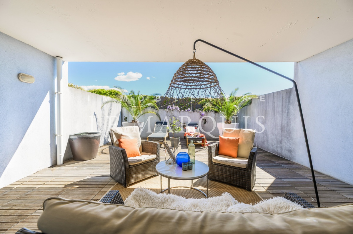 Terrasse cocooning de 43 m2, véritable écrin de sérénité propice à la détente ...