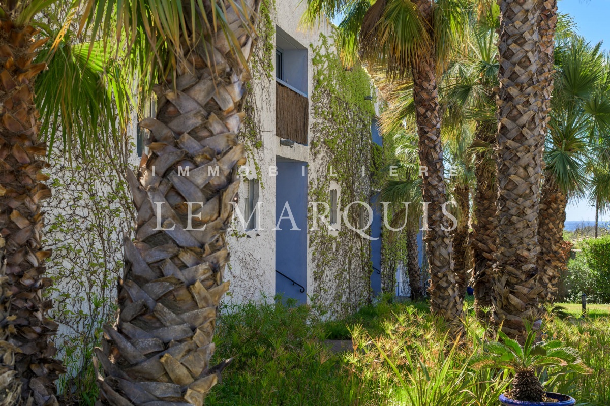 Jardins et parc arboré méticuleusement entretenus