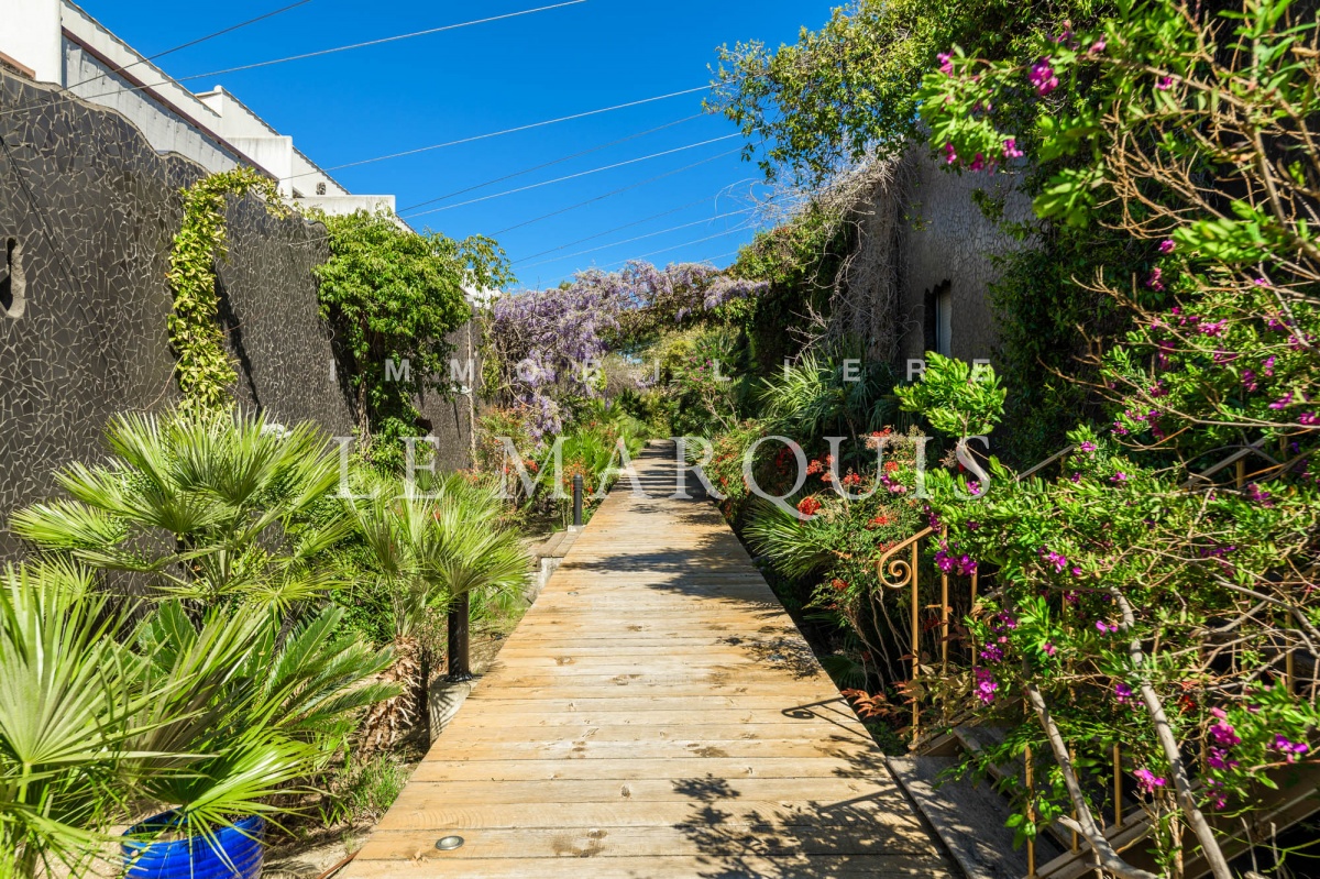 Un art de vivre méditerranéen se conjugue avec l’élégance contemporaine, pour une expérience singulière où chaque détail a été pensé