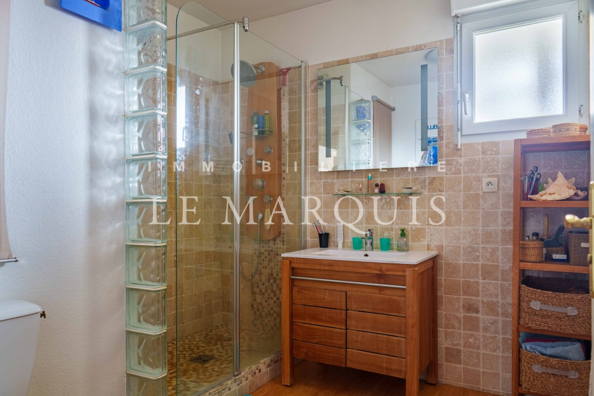 Salle de bain contemporaine