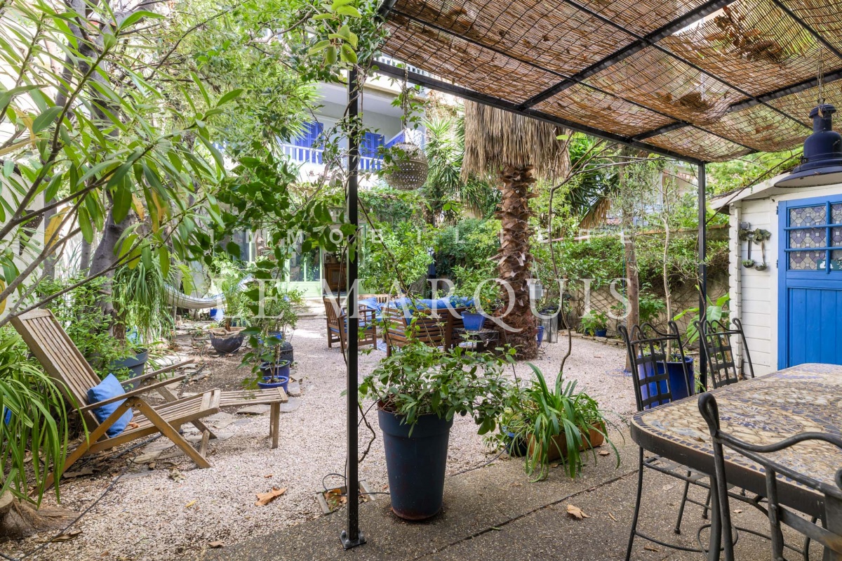 Conviviale terrasse ombragée
