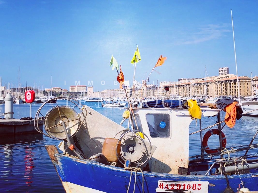 L'appartement est idéalement situé dans le quartier convoité du Vieux-Port de Marseille