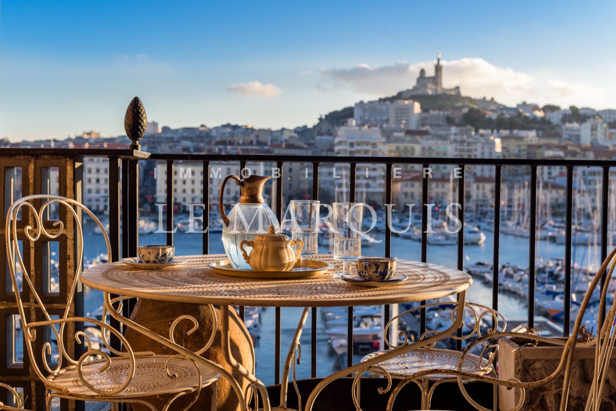 Vue magique sur le Vieux-Port et Notre-Dame de la Garde