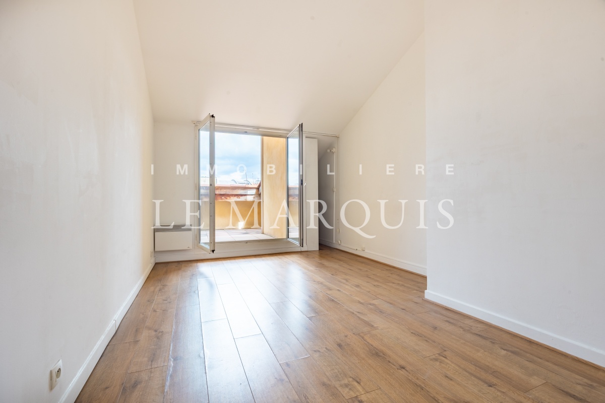 Deux chambres sont ouvertes sur des tropéziennes