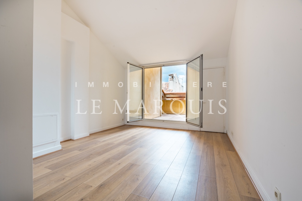 Chambre avec rangement