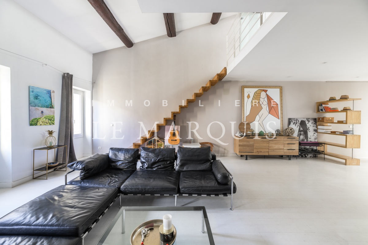 L'appartement a été entièrement rénové avec goût