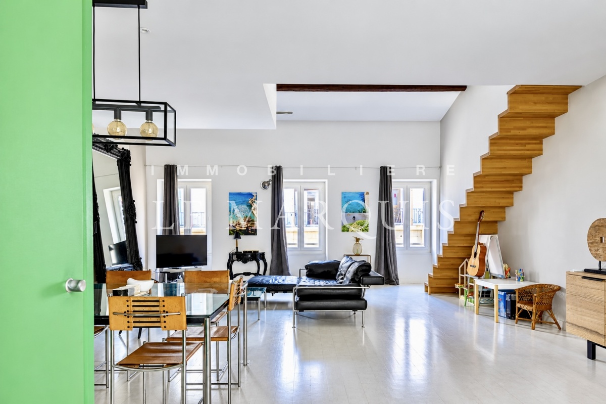 L'appartement a été entièrement rénové avec goût