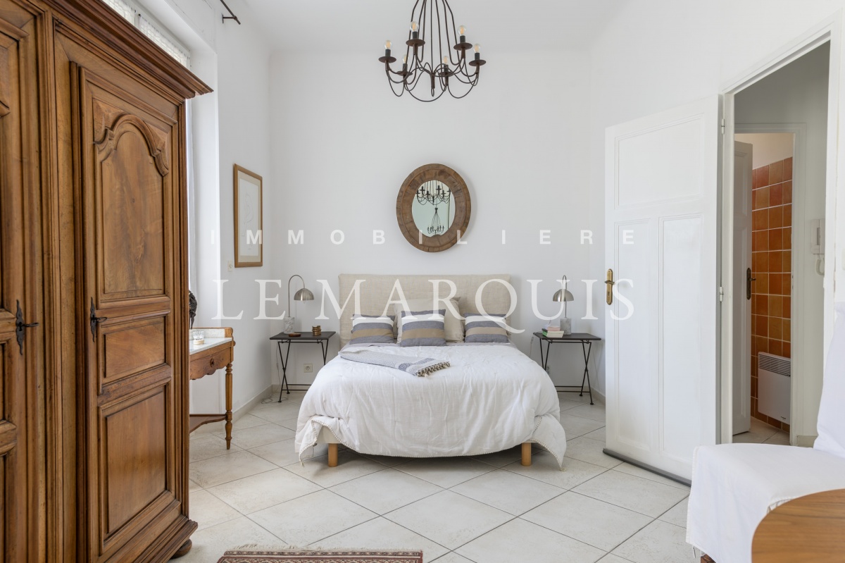 Grande chambre lumineuse