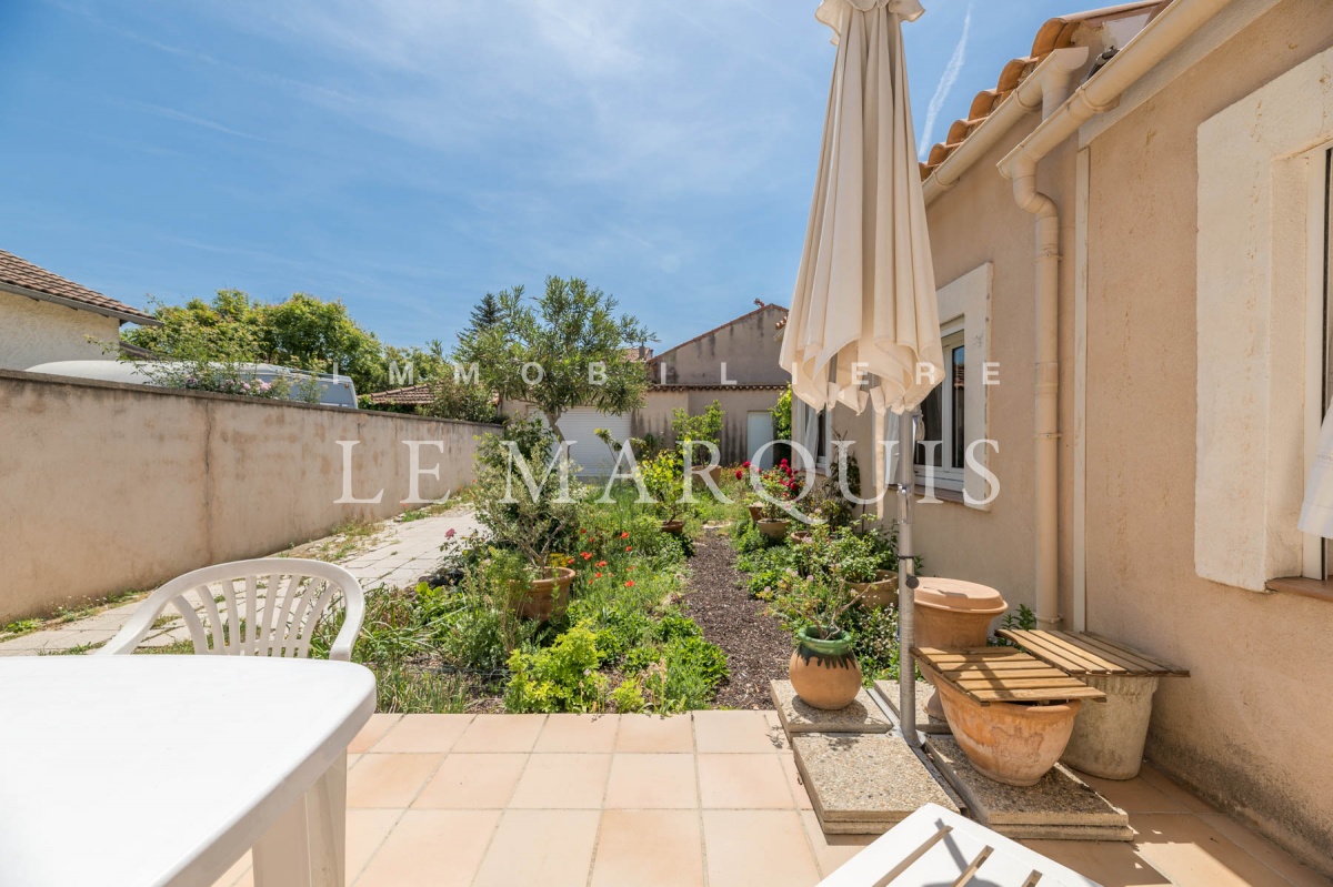 Terrasse au Sud permettant de déjeuner au calme et sans vis-à-vis