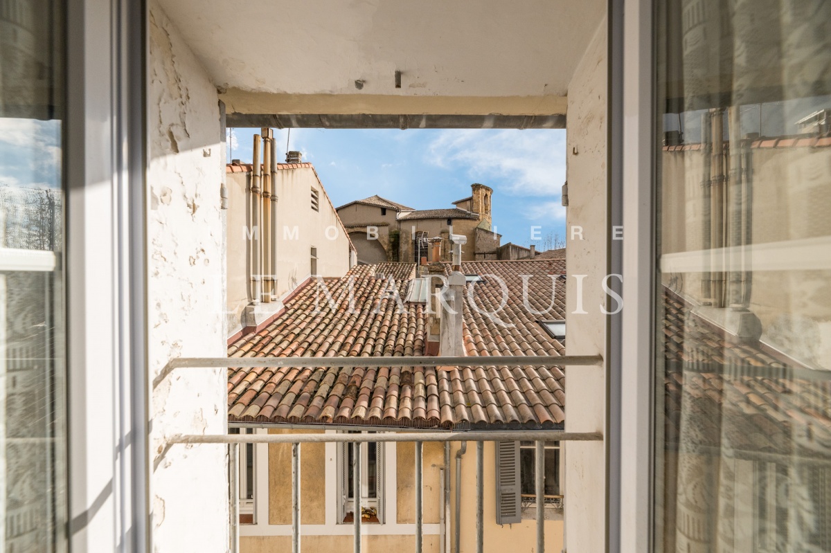 Belle vue du dernier étage sur les toits d'Aix-en-Provence pour cette maison idéalement située