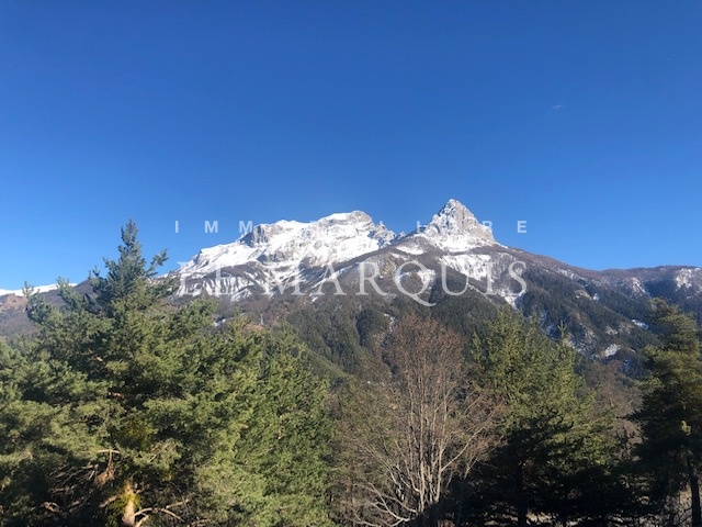 Chalet en bois massif avec une vue dégagée sur la Vallée de l'Ubaye 