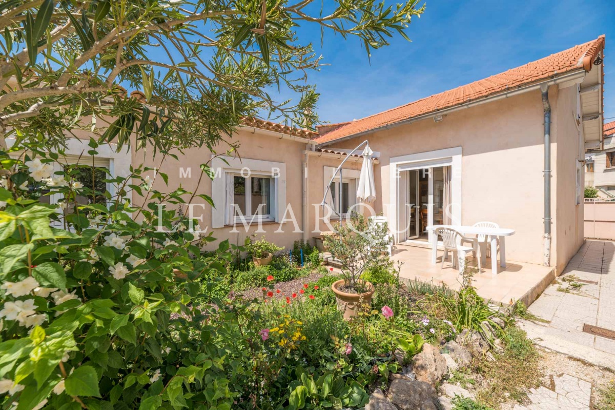 Terrasse au Sud où l'on peut déjeuner au calme et sans vis-à-vis