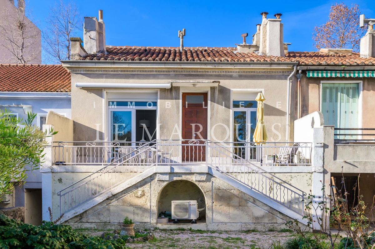 Maison dans une rue au calme dans le quartier Saint-Pierre